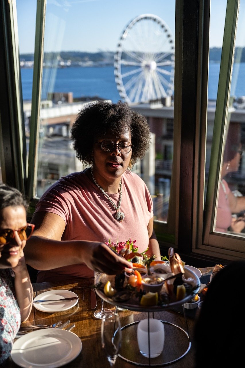 マキシミリアン 」 シアトル パイクプレイス•マーケット — Maximilien